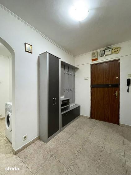 Apartament cu 3 camere decomandat, mobilat în Berceni