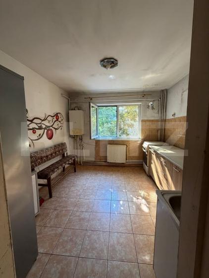 Apartament cu 4 camere decomandat în Burdujeni