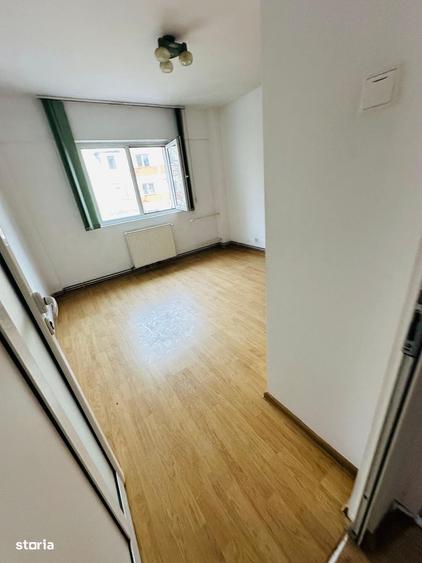 Apartament cu 3 camere decomandat, mobilat în Dacia