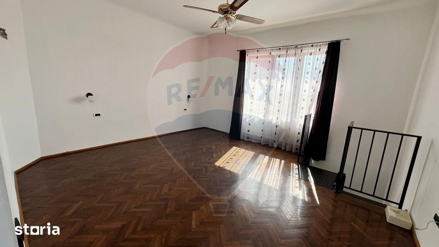 Casă cu 3 camere cu Teren 300 Mp în Iorga