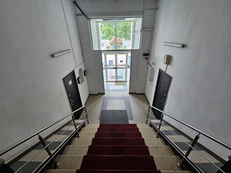 Apartament cu 3 camere semidecomandat în Națiunile Unite