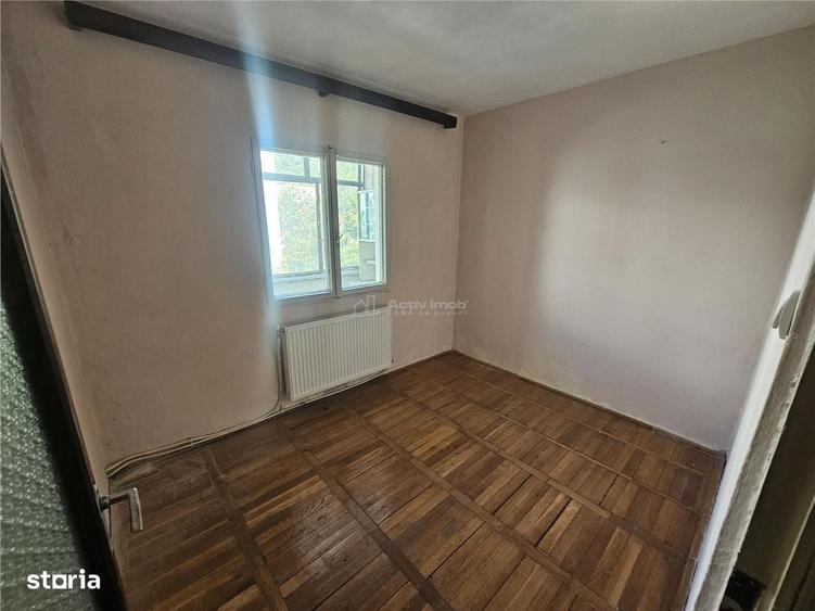 Apartament cu 4 camere decomandat în Central