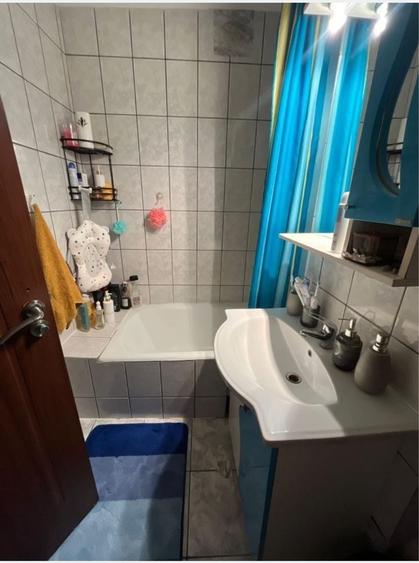 Apartament cu 3 camere semidecomandat în Central