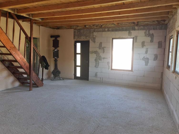 Casă cu 4 camere cu Teren 1744 Mp în Crăcăoani
