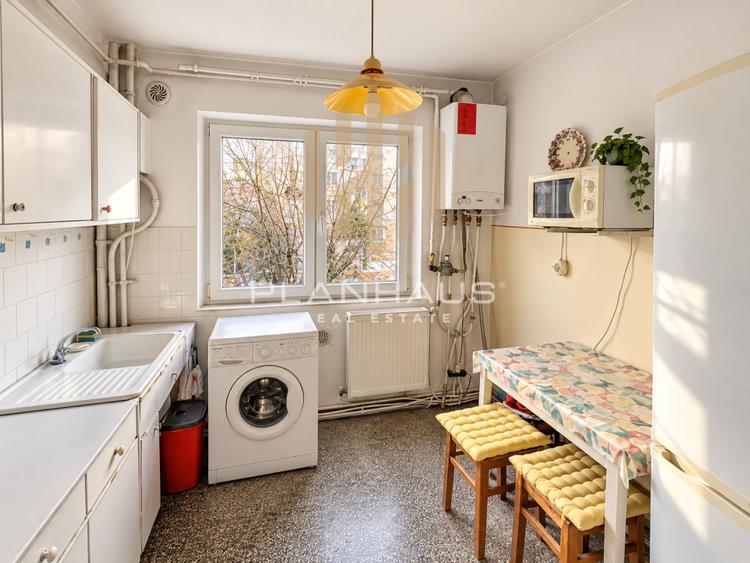 Apartament cu 4 camere decomandat, mobilat în Central