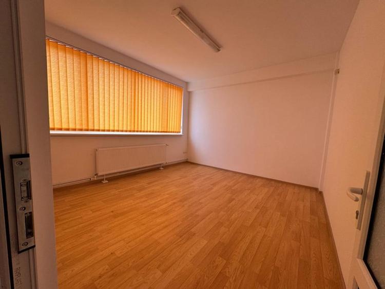 Spațiu comercial, de 900 mp, în Tractorul
