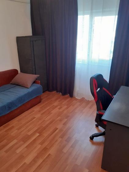 Apartament cu 3 camere decomandat în Prundu