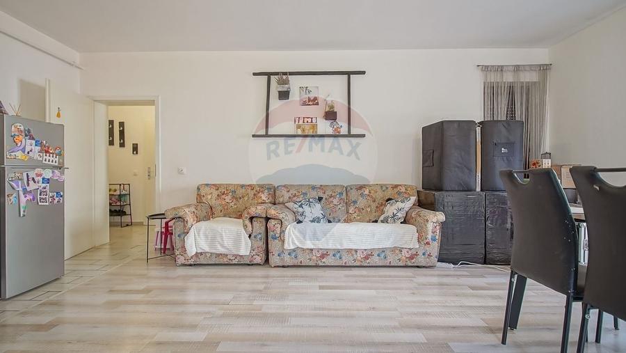 Apartament cu 3 camere decomandat, mobilat în Tractorul