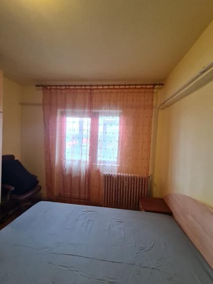 Apartament cu 3 camere decomandat în Independenței