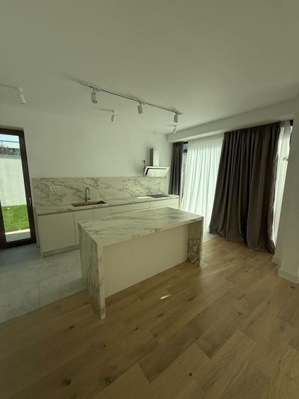 Casă cu 5 camere cu Canalizare în Pipera