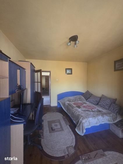 Casă cu 4 camere decomandat cu Teren 250 Mp în Șimnicu de Sus