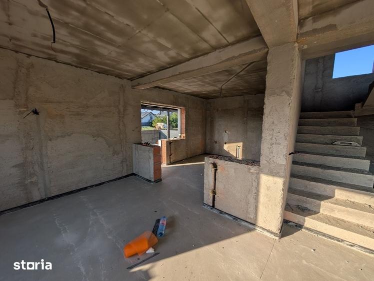 Casă cu 4 camere cu Teren 500 Mp în Măgura
