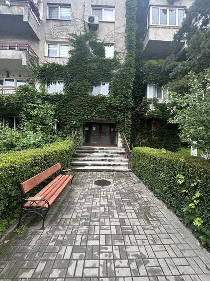 Apartament cu 4 camere decomandat în Nicolae Bălcescu