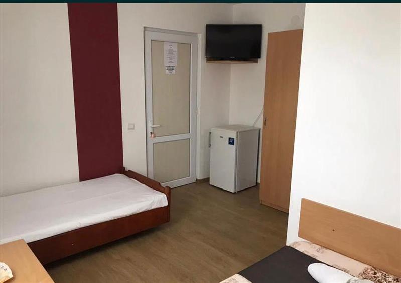 Casă cu 10 camere cu Canalizare în Est