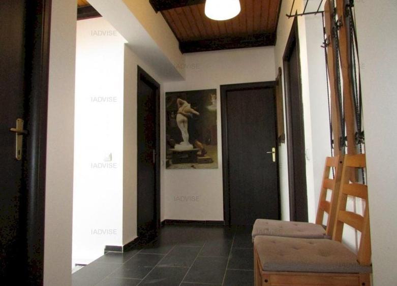 Casă individuală cu 6 camere decomandat cu Canalizare în Sud