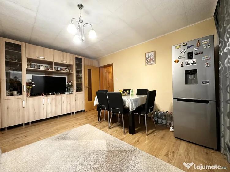 Apartament cu 3 camere semidecomandat în Dâmbovița