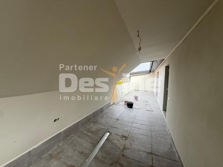 Penthouse cu 4 camere decomandat în Crângași