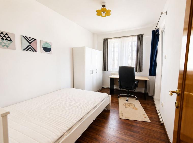 Apartament cu 4 camere decomandat în Zorilor