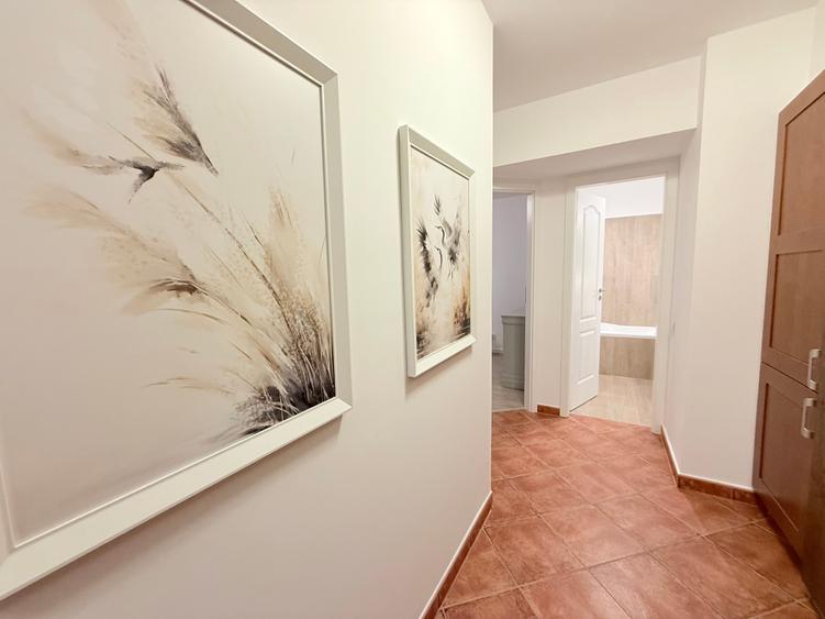 Apartament cu 3 camere decomandat, mobilat în P-ța Alba Iulia