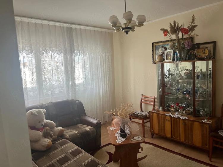 Apartament cu 3 camere semidecomandat în Breaza de Sus