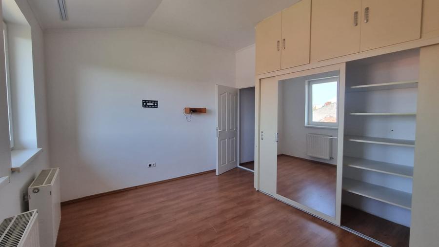 Apartament cu 2 camere semidecomandat în 14 Mai