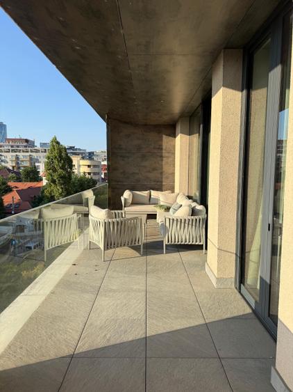 Apartament cu 3 camere decomandat în Floreasca
