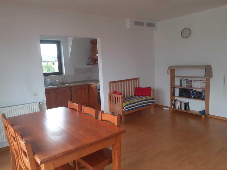 Apartament cu 3 camere decomandat în Europa