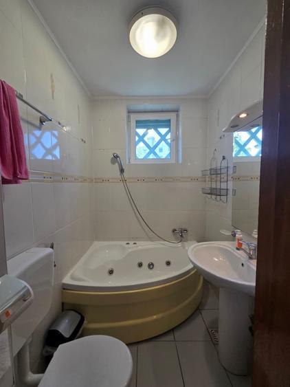 Apartament cu 3 camere semidecomandat, mobilat în Baba Novac