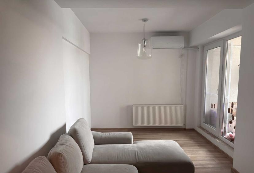 Apartament cu 3 camere decomandat în Păcii