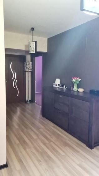 Apartament cu 3 camere decomandat în Calea Romanului