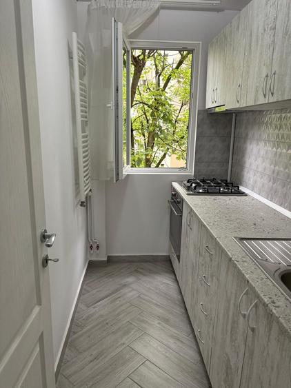 Apartament cu 2 camere semidecomandat în Giurgiului