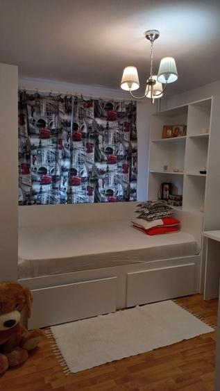 Apartament cu 3 camere decomandat în Cornitoiu