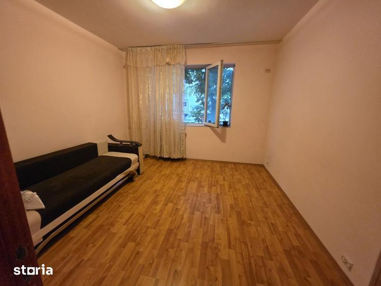 Apartament cu 3 camere decomandat în Dristor