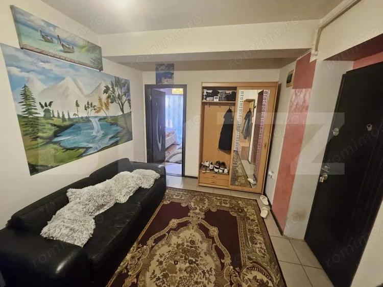 Apartament cu 4 camere semidecomandat, mobilat în Florești
