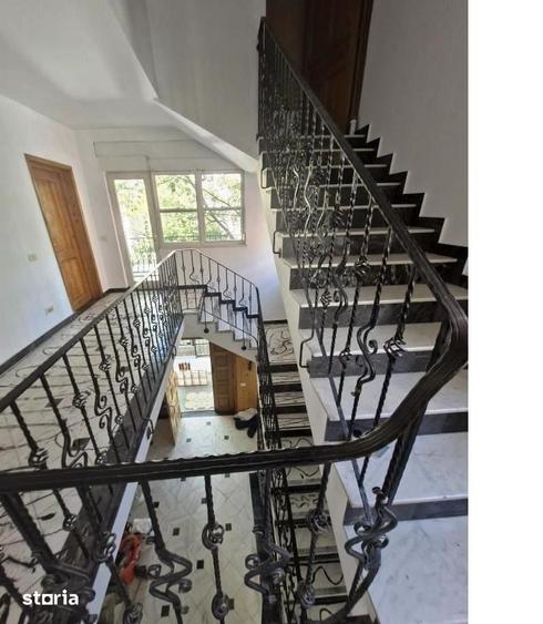Casă cu 7 camere cu Teren 340 Mp în Muncii