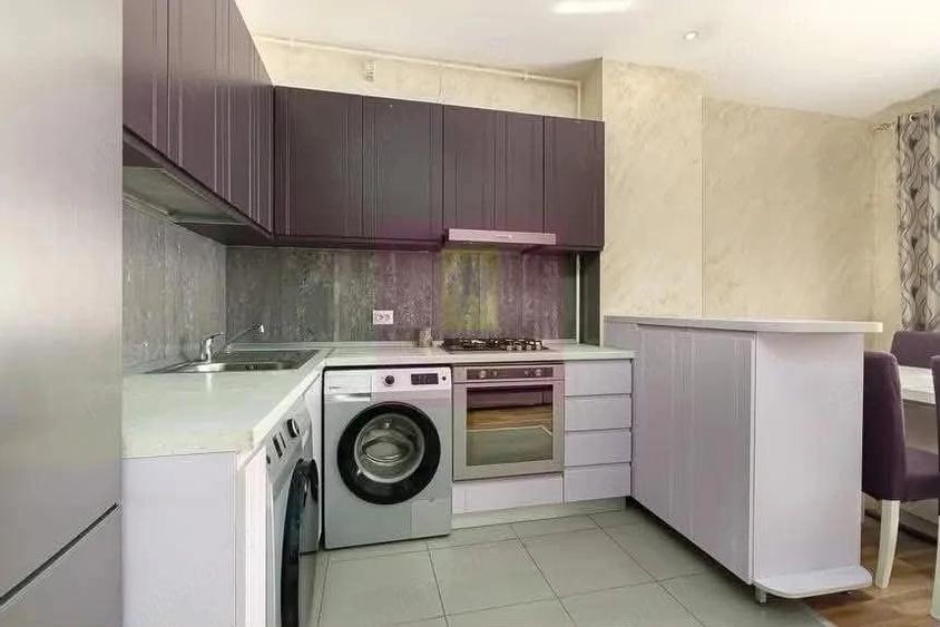 Apartament cu 3 camere decomandat în Vitan