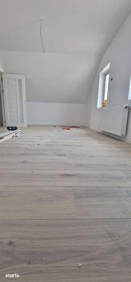 Casă cu 5 camere cu Teren 200 Mp în Lumina