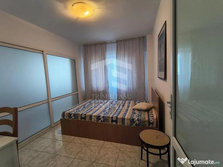 Apartament cu 3 camere semidecomandat în Panduri