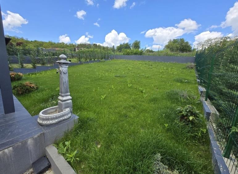 Casă individuală cu 3 camere cu Canalizare în Periferie