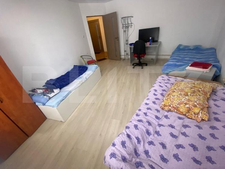 Casă individuală cu 9 camere cu Canalizare în Central