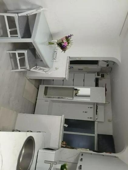 Apartament cu 3 camere decomandat în Noua
