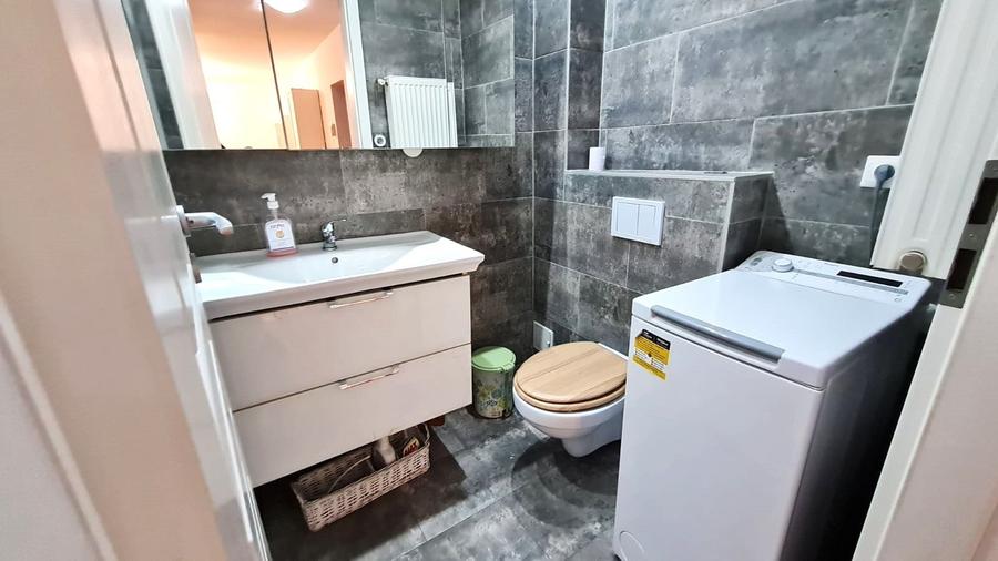 Apartament cu 3 camere, mobilat în Lazaret