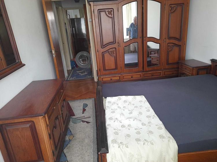 Apartament cu 3 camere semidecomandat în Drumul Taberei