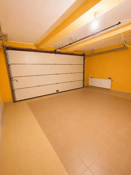 Casă individuală cu 12 camere cu Canalizare în Fundeni