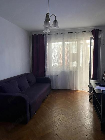 Apartament cu 2 camere semidecomandat în Pajura