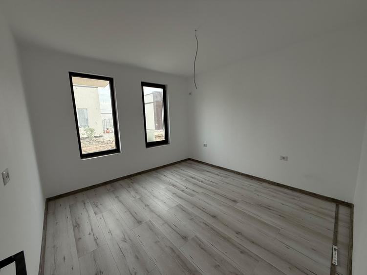 Casă individuală cu 3 camere cu Teren 270 Mp în Clinceni