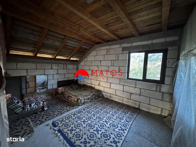 Casă cu 4 camere în Vărbila