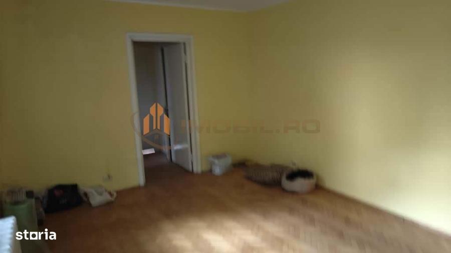 Apartament cu 3 camere semidecomandat în Tătărași