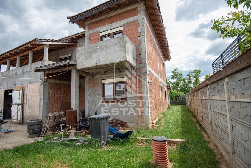 Casă individuală cu 7 camere cu Canalizare în Chișoda