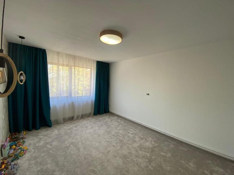 Casă individuală cu 5 camere cu Canalizare în Colonia Mică